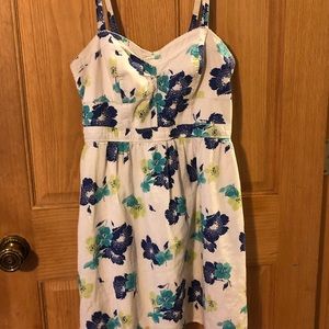 American Eagle summer dress. Off white with blue flowers. Size M